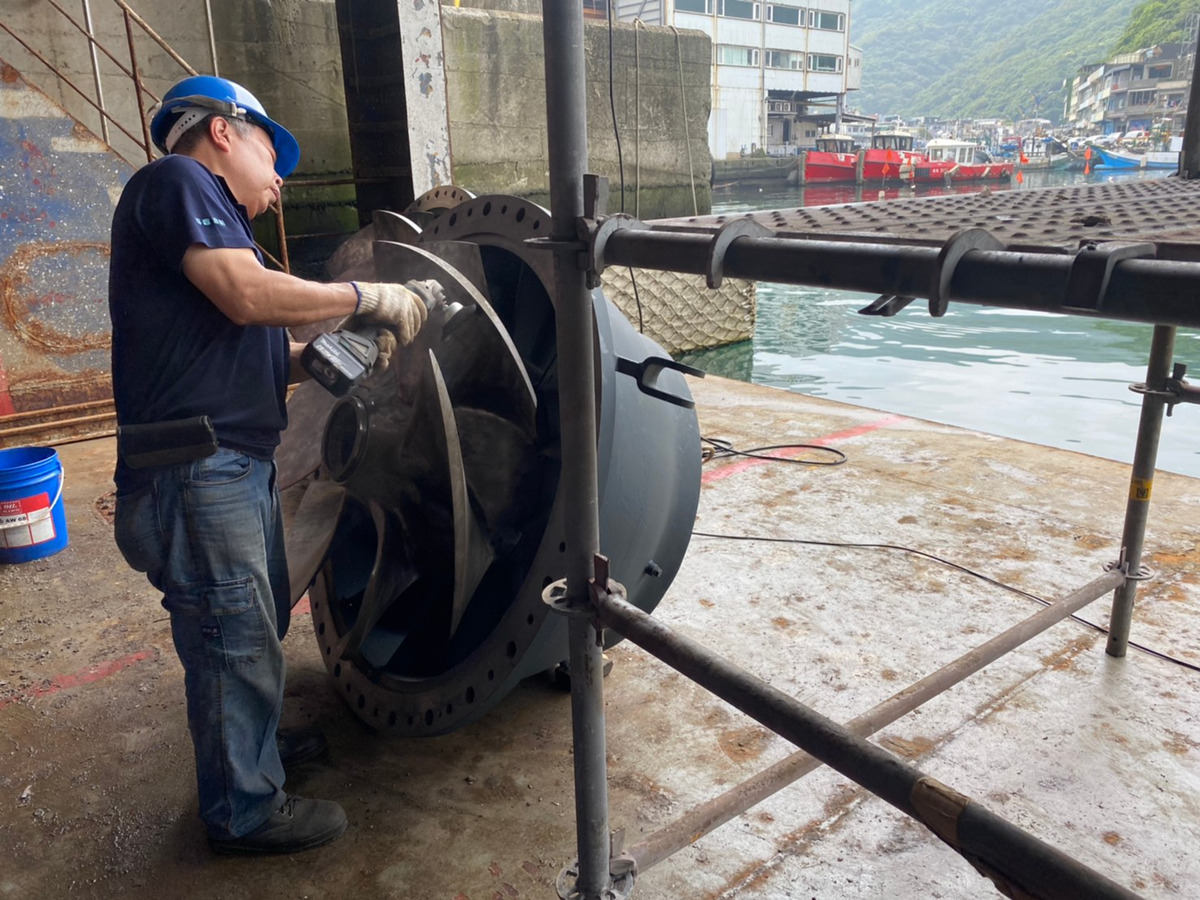 水上推進器拆卸維修